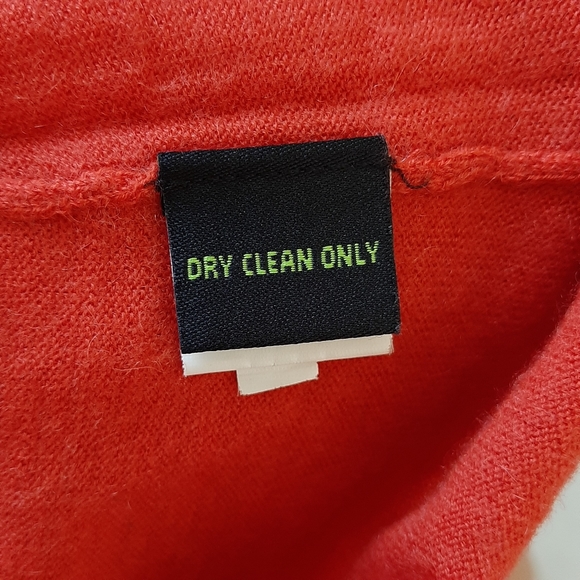 Shanghai Tang cashmere sweater with jade buttons - Picture 6 of 8